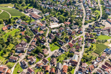 Vue aérienne de Yburghalle. Gallenbacherstr à le quartier Gallenbach in Baden-Baden dans le département Bade-Wurtemberg, Allemagne