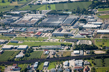 Vue aérienne de Zone industrielle avec Schäffler Automotive vu de l'est à Bühl dans le département Bade-Wurtemberg, Allemagne