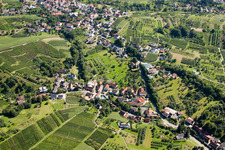 Vue aérienne de Vue des rues et des maisons dans les quartiers résidentiels à le quartier Riegel in Bühl dans le département Bade-Wurtemberg, Allemagne