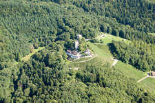 Vue aérienne de Château de Windeck à le quartier Riegel in Bühl dans le département Bade-Wurtemberg, Allemagne