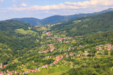 Photographie aérienne de Schwarzwaldstr à le quartier Neusatz in Bühl dans le département Bade-Wurtemberg, Allemagne