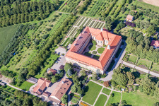 Photographie aérienne de Complexe de bâtiments du monastère des sœurs franciscaines Erlenbad eV à le quartier Obersasbach in Sasbach dans le département Bade-Wurtemberg, Allemagne