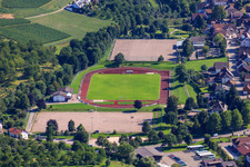 Vue aérienne de Stade Rodeck avec terrains de sport du FSV Kappelrodeck-Waldulm à le quartier Waldulm in Kappelrodeck dans le département Bade-Wurtemberg, Allemagne