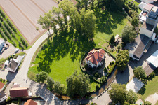 Vue aérienne de Villa à Mühlbach. Theodor Walz Art et moulin à clients à le quartier Erlach in Renchen dans le département Bade-Wurtemberg, Allemagne