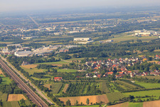 Vue aérienne de District du nord-est à le quartier Sasbachried in Achern dans le département Bade-Wurtemberg, Allemagne