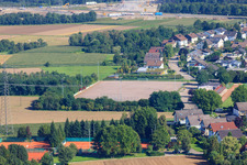 Vue aérienne de Terrain de football du SV Vimbuch à le quartier Vimbuch in Bühl dans le département Bade-Wurtemberg, Allemagne