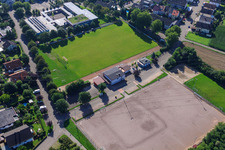 Vue aérienne de École et hall Tulla Vimbuch à le quartier Vimbuch in Bühl dans le département Bade-Wurtemberg, Allemagne