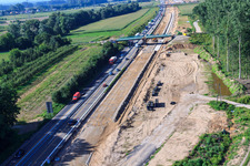 Vue aérienne de Chantier sur l'A5 devant l'aire de repos Bühl à le quartier Weitenung in Bühl dans le département Bade-Wurtemberg, Allemagne