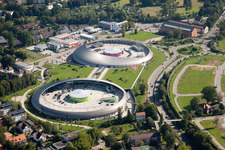 Le centre commercial Shopping Cité, en forme d'OVNI, d'ECE Centermanagement GmbH à le quartier Oos in Baden-Baden dans le département Bade-Wurtemberg, Allemagne vue d'en haut