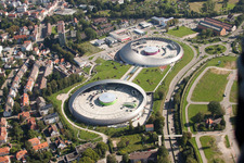 Vue d'oiseau de Le centre commercial Shopping Cité, en forme d'OVNI, d'ECE Centermanagement GmbH à le quartier Oos in Baden-Baden dans le département Bade-Wurtemberg, Allemagne