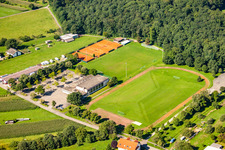 Vue aérienne de Ensemble d'installations sportives du FV Germania Rauental 1919 eV à le quartier Rauental in Rastatt dans le département Bade-Wurtemberg, Allemagne