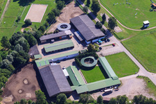 Vue aérienne de Ferme équestre Vetrihof à Muggensturm dans le département Bade-Wurtemberg, Allemagne