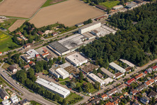 Vue aérienne de Zone commerciale Akazienweg à le quartier Silberstreifen in Rheinstetten dans le département Bade-Wurtemberg, Allemagne