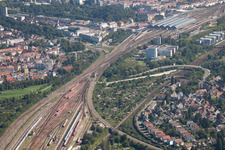 Photographie aérienne de Plan des voies et gare principale de la Deutsche Bahn à le quartier Südweststadt in Karlsruhe dans le département Bade-Wurtemberg, Allemagne