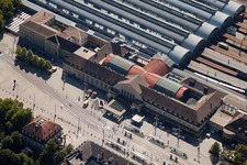 Vue aérienne de Disposition des voies et gare principale Karlsruhe à le quartier Südweststadt in Karlsruhe dans le département Bade-Wurtemberg, Allemagne