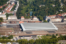 Plan des voies et gare principale de la Deutsche Bahn à le quartier Südweststadt in Karlsruhe dans le département Bade-Wurtemberg, Allemagne d'un drone