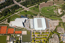 Vue aérienne de Europahalle Europabad à le quartier Südweststadt in Karlsruhe dans le département Bade-Wurtemberg, Allemagne