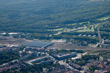 Plan des voies et gare principale de la Deutsche Bahn à le quartier Südweststadt in Karlsruhe dans le département Bade-Wurtemberg, Allemagne depuis l'avion