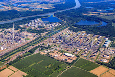 Vue aérienne de Raffinerie OMV à le quartier Knielingen in Karlsruhe dans le département Bade-Wurtemberg, Allemagne