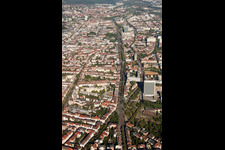 Vue aérienne de KA, Kriegsstr à le quartier Südweststadt in Karlsruhe dans le département Bade-Wurtemberg, Allemagne