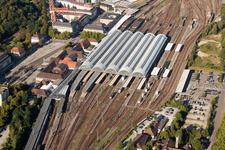 Plan des voies et gare principale de la Deutsche Bahn à le quartier Südweststadt in Karlsruhe dans le département Bade-Wurtemberg, Allemagne d'un drone