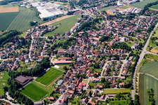 Vue aérienne de Vue sur le village à le quartier Helmstadt in Helmstadt-Bargen dans le département Bade-Wurtemberg, Allemagne