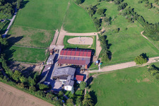 Vue aérienne de Albrechtshof à le quartier Ellmendingen in Keltern dans le département Bade-Wurtemberg, Allemagne