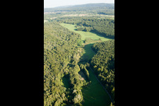 Réserve naturelle de Kettelbachtal à le quartier Obernhausen in Birkenfeld dans le département Bade-Wurtemberg, Allemagne hors des airs