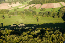 Enregistrement par drone de Réserve naturelle de Kettelbachtal à le quartier Obernhausen in Birkenfeld dans le département Bade-Wurtemberg, Allemagne