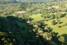 Image drone de Réserve naturelle de Kettelbachtal à le quartier Obernhausen in Birkenfeld dans le département Bade-Wurtemberg, Allemagne