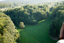 Réserve naturelle de Kettelbachtal à le quartier Obernhausen in Birkenfeld dans le département Bade-Wurtemberg, Allemagne vu d'un drone