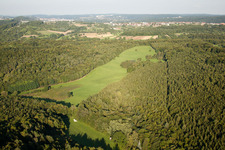 Vue d'oiseau de Réserve naturelle de Kettelbachtal à le quartier Obernhausen in Birkenfeld dans le département Bade-Wurtemberg, Allemagne