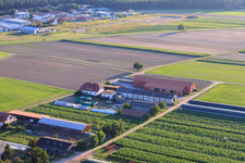 Vue aérienne de Aussiedlerhöfe Am Bildstöckel Farm Shop Seither à Hatzenbühl dans le département Rhénanie-Palatinat, Allemagne