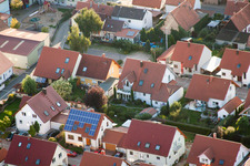 Vue aérienne de Allée de jardin à Erlenbach bei Kandel dans le département Rhénanie-Palatinat, Allemagne