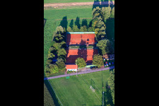 Vue aérienne de Terrains de sport SV1946 et TC à Minfeld dans le département Rhénanie-Palatinat, Allemagne