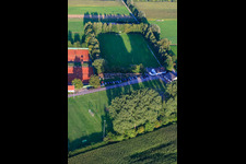 Vue oblique de Terrains de sport SV1946 et TC à Minfeld dans le département Rhénanie-Palatinat, Allemagne