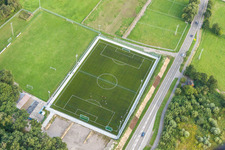 Vue aérienne de Ensemble du terrain de sport en gazon artificiel Minderslachen à le quartier Minderslachen in Kandel dans le département Rhénanie-Palatinat, Allemagne