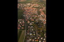 Vue aérienne de Vue sur le village à Insheim dans le département Rhénanie-Palatinat, Allemagne