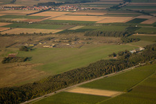 Vue aérienne de Aérodrome de planeurs d'Ebenberg à Landau in der Pfalz dans le département Rhénanie-Palatinat, Allemagne