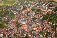Vue aérienne de Vue des rues et des maisons des quartiers résidentiels à le quartier Godramstein in Landau in der Pfalz dans le département Rhénanie-Palatinat, Allemagne