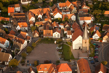 Photographie aérienne de Bâtiments religieux en Godramstein à le quartier Godramstein in Landau in der Pfalz dans le département Rhénanie-Palatinat, Allemagne