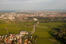 Vue aérienne de Landau-N à partir de Godramstein à le quartier Godramstein in Landau in der Pfalz dans le département Rhénanie-Palatinat, Allemagne