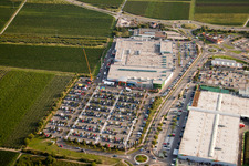 Vue aérienne de Parcs commerciaux : Dehner, Hela, Globus à Neustadt an der Weinstraße dans le département Rhénanie-Palatinat, Allemagne