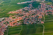 Vue aérienne de De l'ouest à Maikammer dans le département Rhénanie-Palatinat, Allemagne