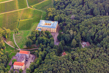 Château de la Villa Ludwigshöhe à Edenkoben dans le département Rhénanie-Palatinat, Allemagne vue du ciel