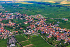 Edesheim dans le département Rhénanie-Palatinat, Allemagne depuis l'avion