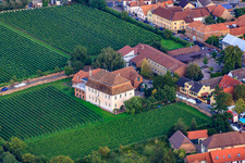 Vue d'oiseau de Edesheim dans le département Rhénanie-Palatinat, Allemagne