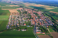 Vue aérienne de Essingen dans le département Rhénanie-Palatinat, Allemagne