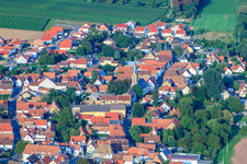 Vue aérienne de Rue Hainbach à Essingen dans le département Rhénanie-Palatinat, Allemagne