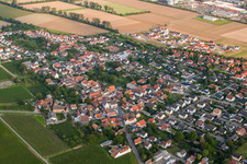 Vue aérienne de Champs agricoles et surfaces utilisables à Bornheim dans le département Rhénanie-Palatinat, Allemagne